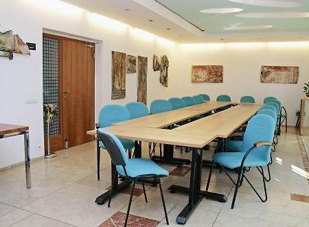 Hotel Maxim Svätý Jur 외부 사진