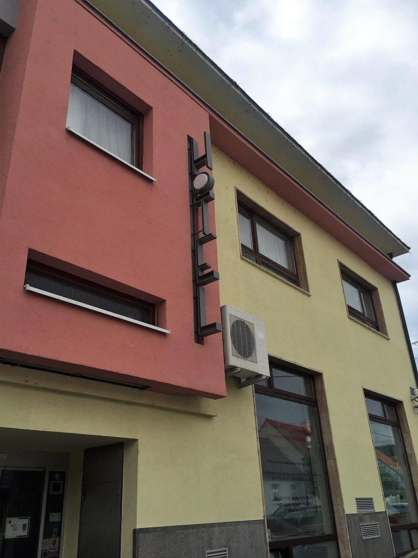 Hotel Maxim Svätý Jur 외부 사진