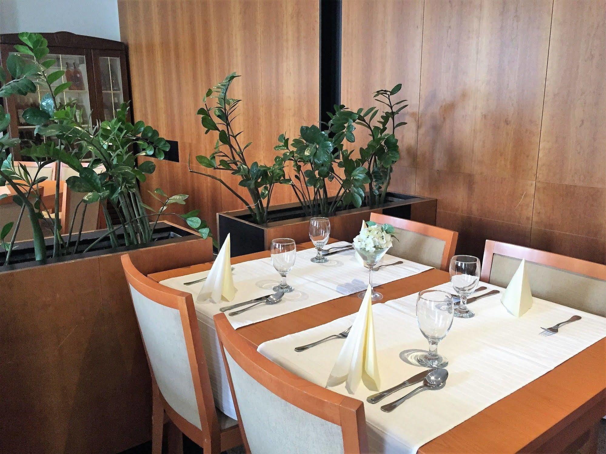 Hotel Maxim Svätý Jur 외부 사진