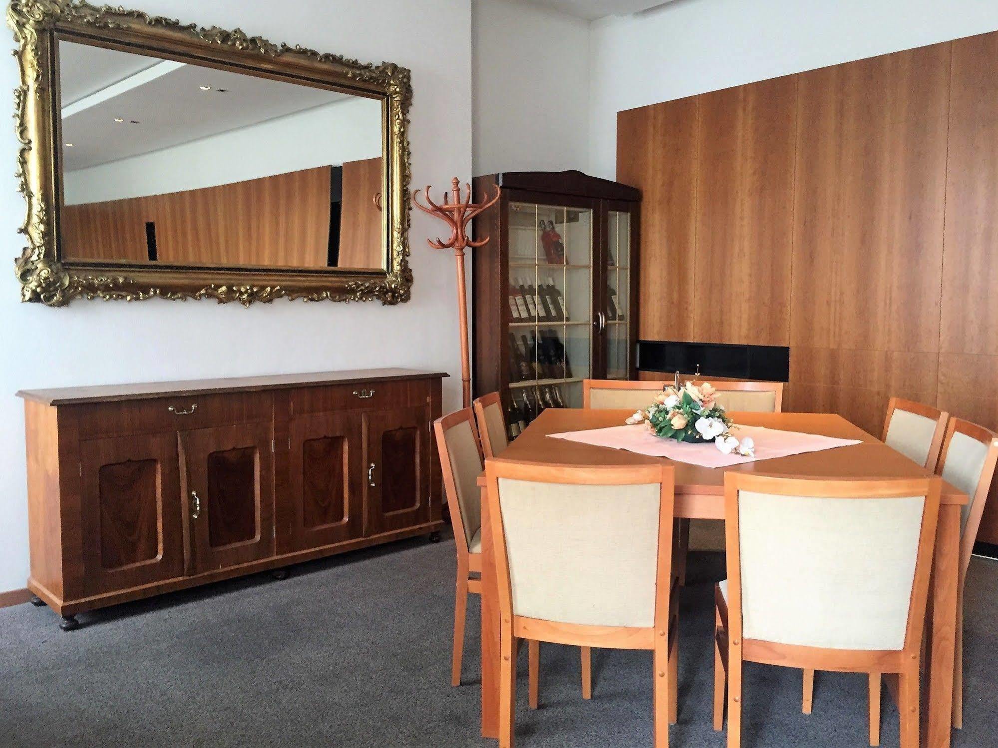 Hotel Maxim Svätý Jur 외부 사진
