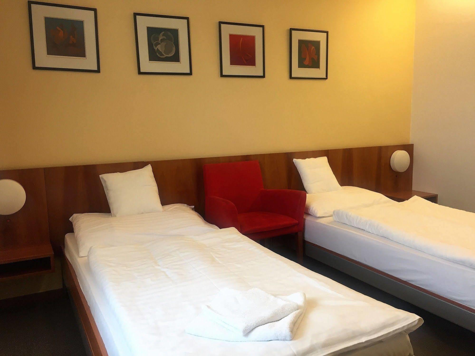 Hotel Maxim Svätý Jur 외부 사진