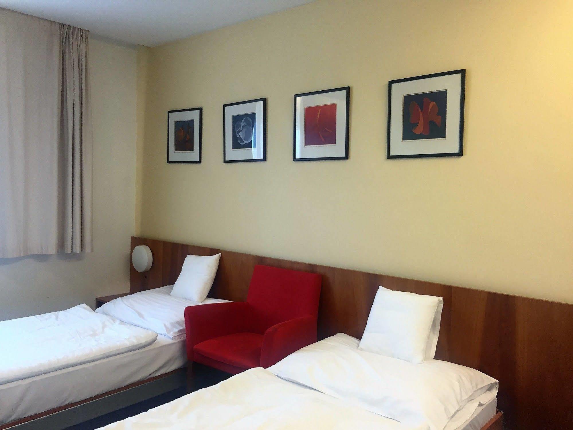 Hotel Maxim Svätý Jur 외부 사진