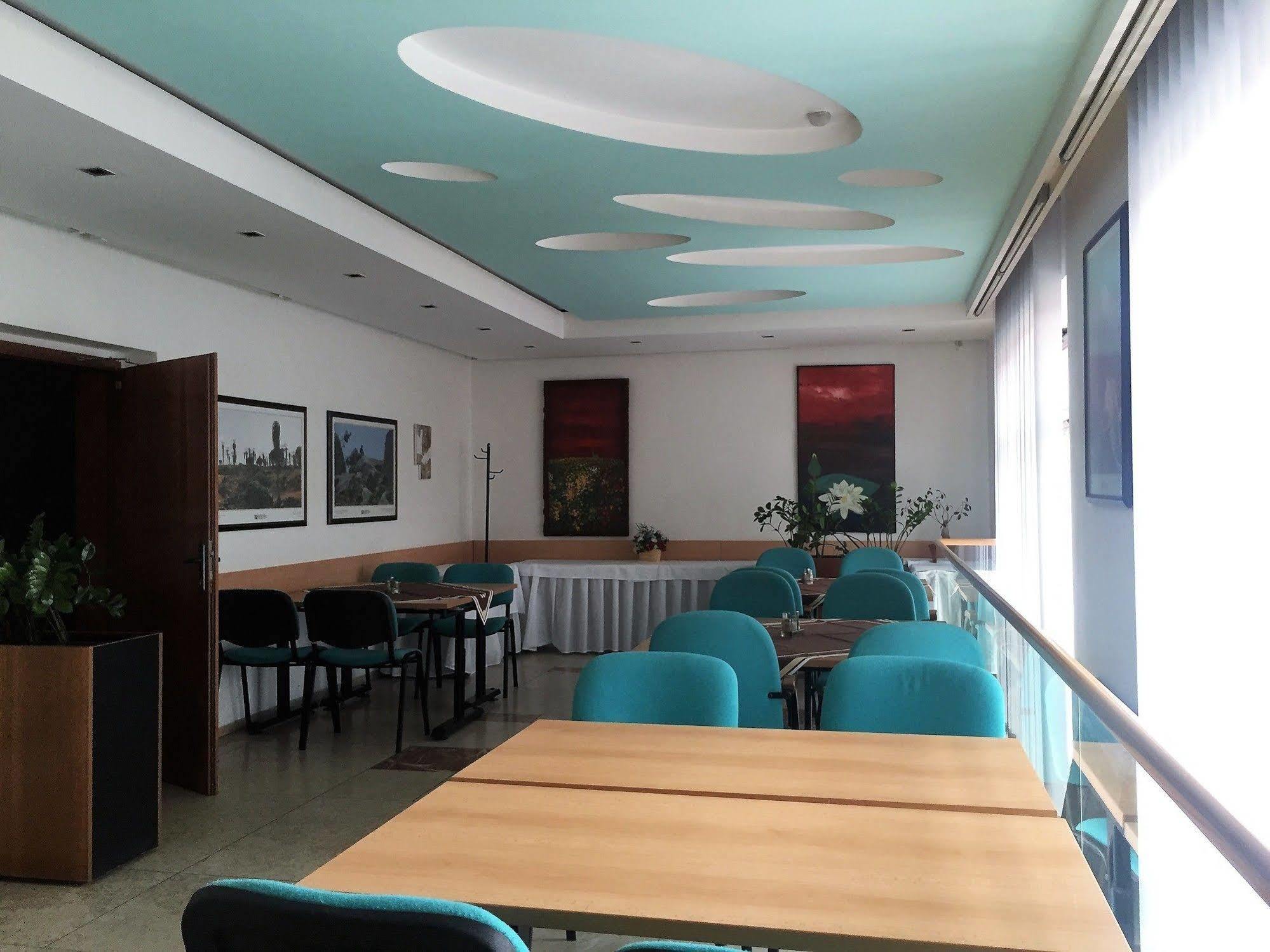 Hotel Maxim Svätý Jur 외부 사진