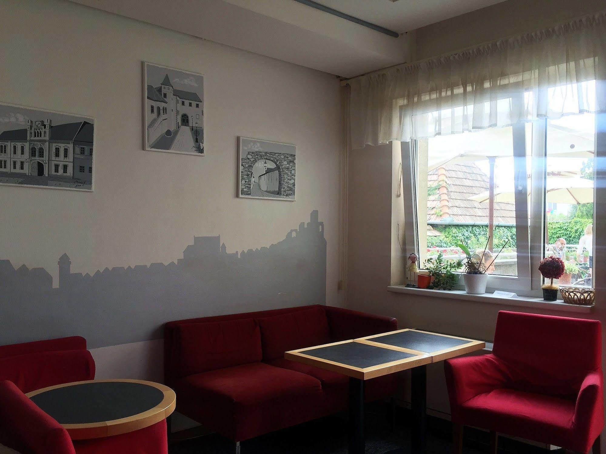Hotel Maxim Svätý Jur 외부 사진