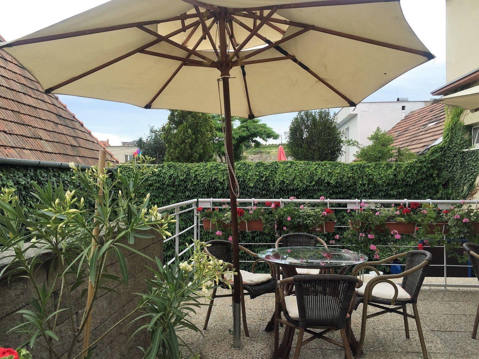 Hotel Maxim Svätý Jur 외부 사진